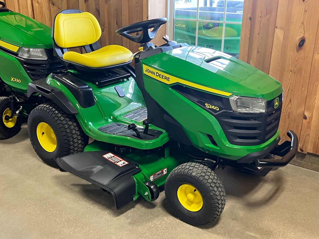 2025 John Deere S240 - 42