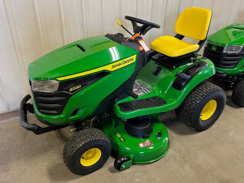 2025 John Deere S220 - 42