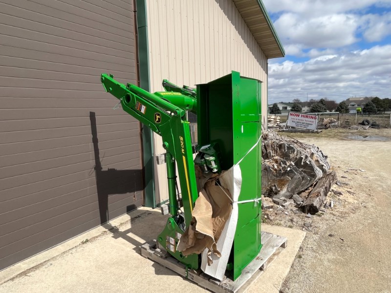 2022 John Deere 520M  LOADERS/LOADER ATTACHMENTS For Sale