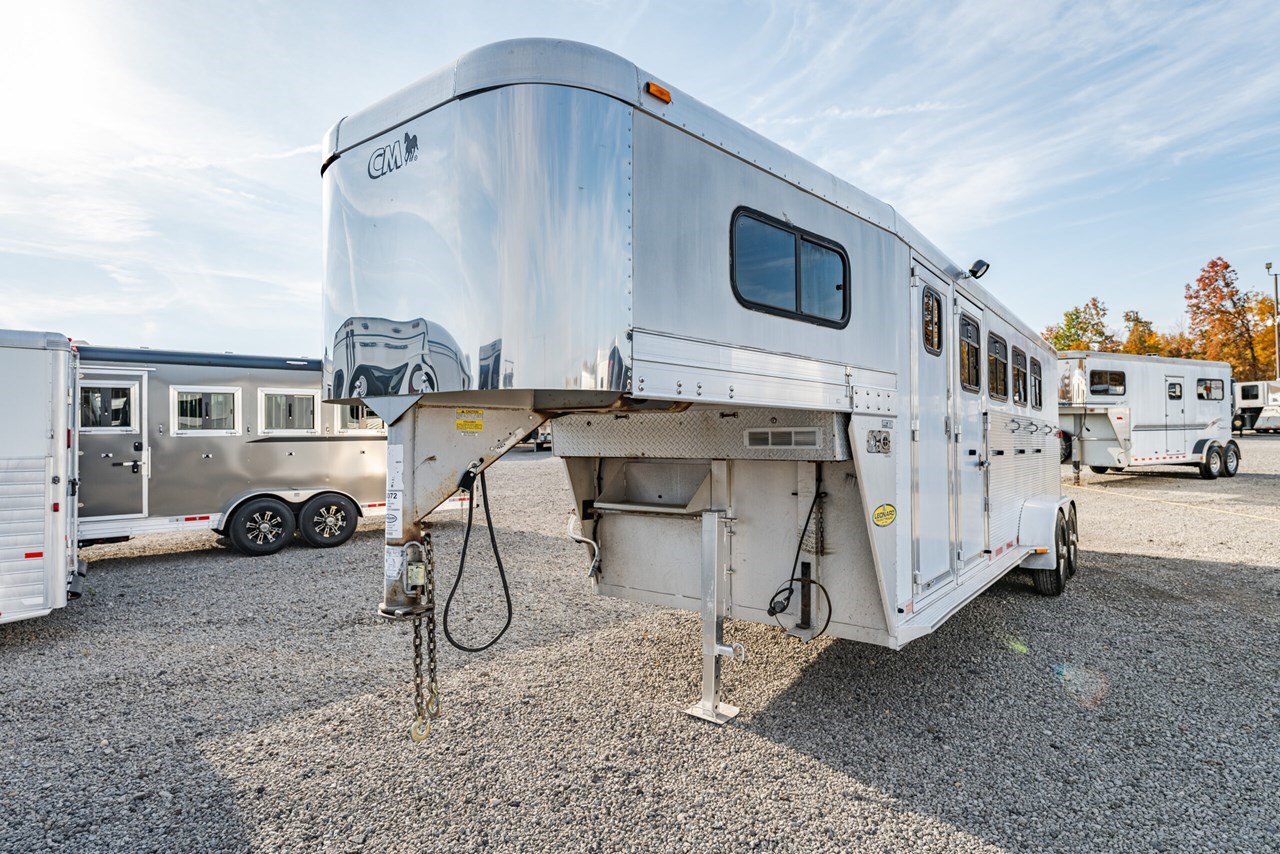 2000 CM XT400 Horse Trailer For Sale