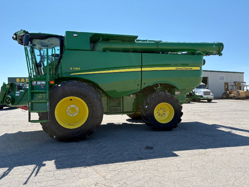 2023 John Deere S790 Combine For Sale